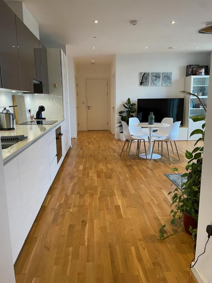 Luxury En-Suite Room Olympic Village In Shared Apartment Londres Exterior foto